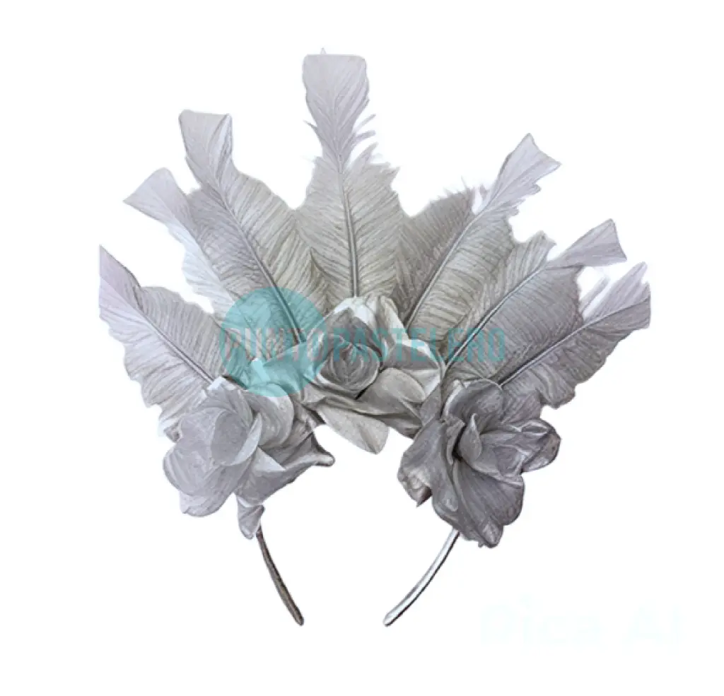 VINCHA GLAMOUR 3 FLORES PLATEADA CON PLUMAS Y LUZ